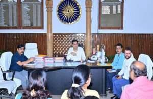 पूर्वी चंपारण में तेजी से लगाये जा रहे स्मार्ट मीटर, डीएम ने की कार्य प्रगति की समीक्षा