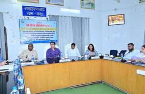 1500 से अधिक मतदाता वाले बूथों को चिन्हित कर अलग मतदान केंद्र बनाने का निर्णय, डीएम ने लिए ये निर्णय
