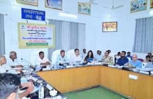 प्रभारी मंत्री ने अधिकारियों संग की विभागीय कार्यों की समीक्षा, बाढ़ राहत पर तत्काल ध्यान देने का निर्देश