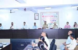 सरकार के निर्धारित लक्ष्य हर हाल में समय रहते प्राप्त करें पदाधिकारी, आयुक्त ने दिए ये निर्देश