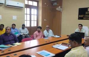 अनुरक्षकों का मानदेय भुगतान कराना सुनिश्चित करें, डीएम ने की नल-जल योजना की समीक्षा