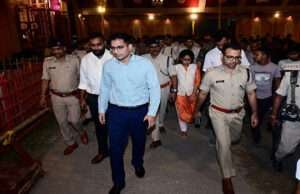 डीएम व एसपी ने मोतिहारी शहर स्थित विभिन्न पूजा पंडालो का किया निरीक्षण