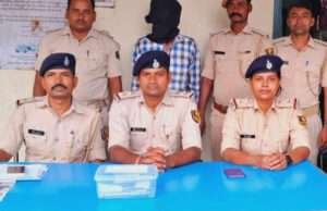 सुगौली पुलिस ने हथियार व कारतूस के साथ बदमाश को दबोचा, बाइक बरामद