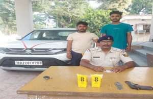 मोतिहारी पुलिस ने वाहन जांच के दौरान अवैध आर्म्स के साथ दो बदमाशों को दबोचा