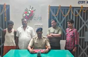 शराब के नशे में मिल गये चौक-चौराहों पर तक खानी पड़ेगी हवालात की हवा, चार पियक्कड़ धराये