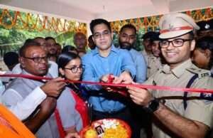 डीएम व एसपी ने किया तुरकौलिया आदर्श थाना के नवनिर्मित भवन का शुभारंभ