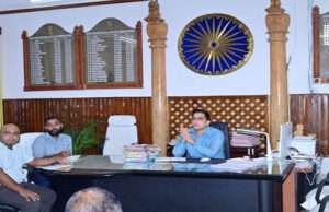जिलाधिकारी ने की नगर निकायों के कार्यों की समीक्षा, दिए गए ये निर्देश