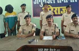 सोशल मीडिया पर हथियार लहराते दो युवकों को पुलिस ने दबोचा , एक देसी पिस्तौल व कारतूस बरामद
