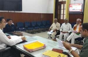 जिलाधिकारी ने राजनैतिक दलों के प्रतिनिधियों के साथ बैठक कर मतदाता सूची पुनरीक्षण की दी जानकारी