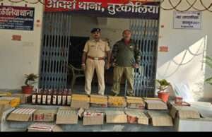 मोतिहारीः तुरकौलिया पुलिस ने 259 लीटर अंग्रेजी शराब की बरामद, धंधेबाज फरार