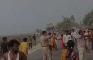 मोतिहारी में पुलिस बल पर हमला, मैजिक वाहन चालक को छुड़ाने गई टीम पर ग्रामीणों ने किया हमला, दरोगा ने हवाई फायरिंग कर बचाई जान