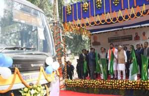 पटनाः परिवहन विभाग की 43 डीलक्स बसों को सीएम नीतीश ने दिखायी हरी झंडी, मोबाइल ऐप का भी किया लोकार्पण