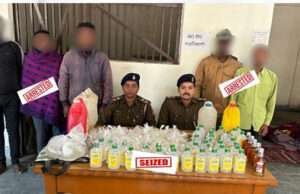 हरसिद्धि पुलिस छापेमारी में भारी मात्रा में शराब बरामद, कई गिरफ्तार