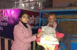 सदर एसडीओ ने मोतिहारी की विभिन्न जगहों पर जरूरतमंदों के बीच बांटे कंबल व शॉल