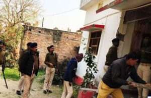 मोतिहारीः फरार बदमाशों व नशे के सौदागरों के खिलाफ पुलिस का बुलडोजर एक्शन, कुर्की-जब्ती का दिखा खौफ