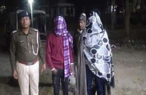 महिला से छिनतई में दो बदमाश गिरफ्तार, बाइक व नकदी बरामद