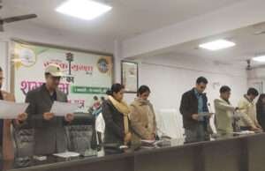 सड़क सुरक्षा माह के तहत अधिकारियों व कर्मियों ने ली यातायात नियम पालन की शपथ