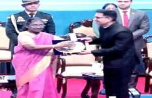 मतदाता दिवस पर दिल्ली में राष्ट्रपति से सम्मानित हुए मोतिहारी डीएम सौरभ जोरवाल