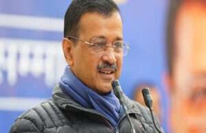 दिल्ली चुनाव 2025:राजनीति में “आरोप लगाओ और निकल लो” रणनीति: केजरीवाल, फ्रीबीज, और चुनावी मुकाबला