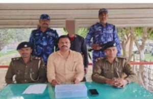 मोतिहारी में 20 लाख की चरस के साथ तस्कर गिरफ्तार, देसी पिस्तौल व कारतूस बरामद