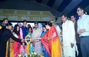 शिक्षा मंत्री ने किया तीन दिनी केसरिया महोत्सव का रंगारंग आगाज, मैथिली ठाकुर के गीतों ने बांधा समा