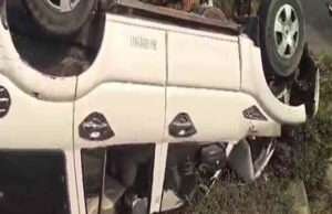 मोतिहारी में उत्पाद विभाग की गाड़ी पलटी, तीन जवान हुए घायल