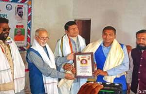 सैंड आर्टिस्ट मधुरेंद्र को मिला महान दानवीर कर्ण पुरस्कार