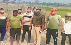 ब्रेकिंग न्यूजः मोतिहारी में 10 हजार के इनामी शराब धंधेबाज को पुलिस ने खदेड़कर पकड़ा