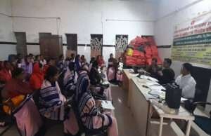 कालाजार उन्मूलन को लेकर आशा कार्यकर्ताओं को दिया जा रहा प्रशिक्षण् इस मक्खी के काटने से होती है बीमारी