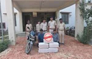 मोतिहारी में 15.80 लाख के गांजा के साथ दो तस्कर गिरफ्तार, वाहन जांच के दौरान मिली सफलता