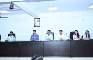 प्रधानमंत्री आवास योजना के तहत सर्वे काम में तेजी लाने का निर्देश, डीएम ने की बैठक