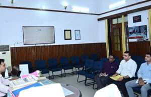 मोतिहारी डीएम ने श्रम व नियोजन पक्ष की विभिन्न योजनाओं की समीक्षा कर दिये ये निर्देश