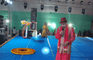 वाल्मीकि महोत्सव 2025 के मंच पर स्वरांजलि सेवा संस्थान के कलाकारों ने दी चंपारण गौरव ज्ञान की प्रस्तुति