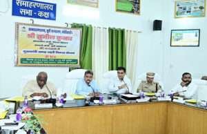 मानसून के पहले हर हाल में पूरी कराएं नगर क्षेत्र के विकास से संबंधित योजनाएं, समीक्षा बैठक में बोले प्रभारी मंत्री