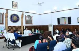 एफआरएस से टीएचआर वितरण नहीं करने वाली सेविकाएं होगी चयन मुक्तः डीएम जिलाधिकारी