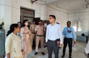 मोतिहारी डीएम ने किया मेहसी प्रखंड सह अंचल कार्यालय का निरीक्षण, दिये ये निर्देश