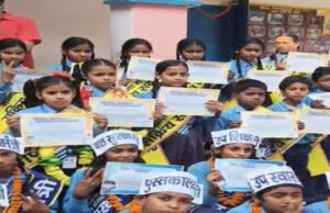 बाल संसद के बाल मंत्री और मीना मंच के सदस्यों का शपथ ग्रहण समारोह