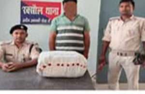 गांजा तस्करी के आरोप में हरसिद्धि थाना में प्रतिनियुक्त सैफ चालक गिरफ्तार
