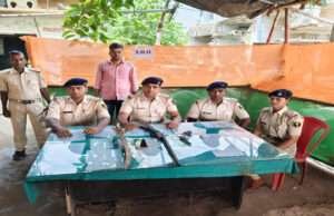 वैवाहिक कार्यक्रम में हथियार प्रदर्शन पड़ा महंगा, पुलिस ने आर्म्स सहित किया गिरफ्तार