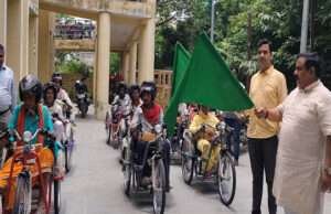 13 दिव्यांगजनों के बीच बैट्री चालित ट्राईसाईकिल का वितरण