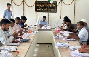 पूर्वी चंपारण में तेजी से किया जा रहा गणना प्रपत्रों को अपलोड, फिलहाल कोई कागज देने की जरूरत नहीं