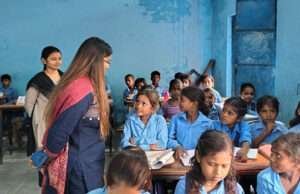 सदर अनुमंडल पदाधिकारी ने किया उत्क्रमित मध्य विद्यालय बरदाहा का निरीक्षण, एचएम का वेतन रोका