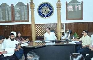 इस बार विस चुनाव में दो जगहों पर कराई जाएगी मतगणना, डीएम ने पदाधिकारियों संग बैठक कर दिये ये निर्देश