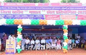 डीएम ने किया मोतिहारी के ऐतिहासिक गांधी मैदान में मशाल प्रतियोगिता का शुभारंभ