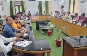 डीडीसी ने अधिकारियों संग की मनरेगा के कार्यों की समीक्षा, दिये ये निर्देश