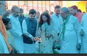 एनडीए के केसरिया विधानसभा स्तरीय कार्यकर्ता सम्मेलन में शामिल हुए पूर्व केन्द्रीय मंत्री शाहनवाज व मंत्री अशोक चौधरी, रोड शो में उमड़ी भीड़