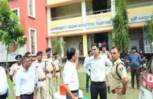 विस चुनाव की तैयारीः डीएम-एसपी ने केसरिया विस स्थित डिस्पैच सेंटर व स्ट्रांग रूम का किया निरीक्षण