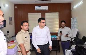 द्वितीय चरण की अधिसूचना जारी होते ही पूर्वी चंपारण में नामांकन प्रक्रिया शुरू, डीएम-एसपी ने कही यह बात