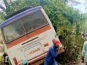 मोतिहारी में मां भवानी बस पलटी, कई सवार घायल