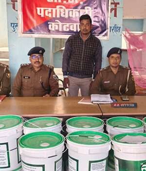 मोतिहारी पुलिस ने कोटवा से 700 लीटर स्प्रिट के साथ पिकअप चालक को किया गिरफ्तार, बड़े नेटवर्क का खुलासा